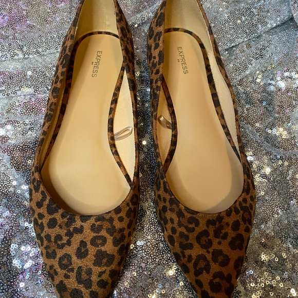 🤎Express cheetah print flats 🤎 - Picture 2 of 8